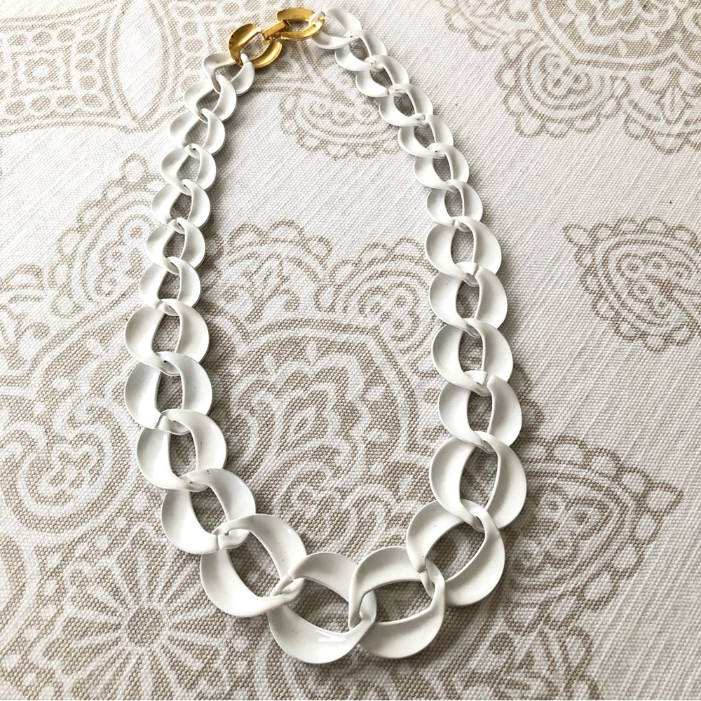 NAPIER VTG White Enamel Metal w/ gold tone clasp Chunky Curb Chain 16” Necklace - Picture 6 of 6